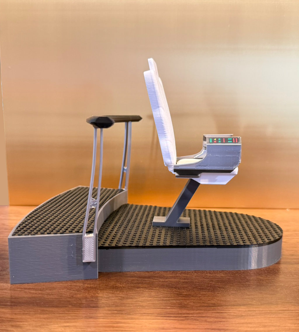 1:10 Scale Wrath of Khan Admiral Kirk's Chair for 7 inch Figures