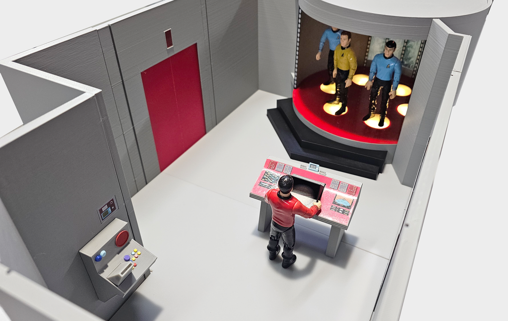 Walls for your 1:14 Scaled Transporter Chamber. Displays with 4.75 Inch Figures