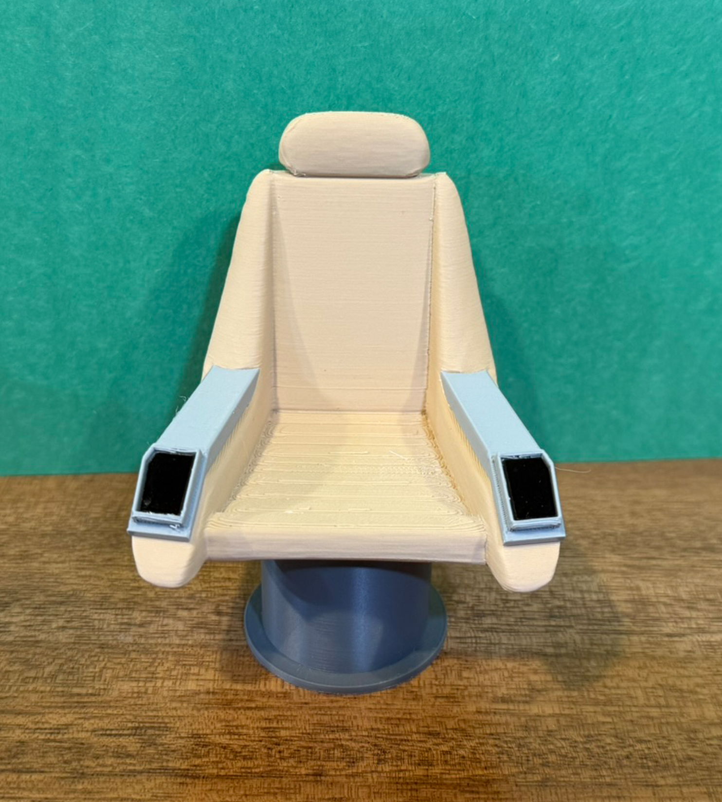 TNG Captain Garrett Chair. Display w Your Nacelle & 1:10th scale 7 Inch Figures