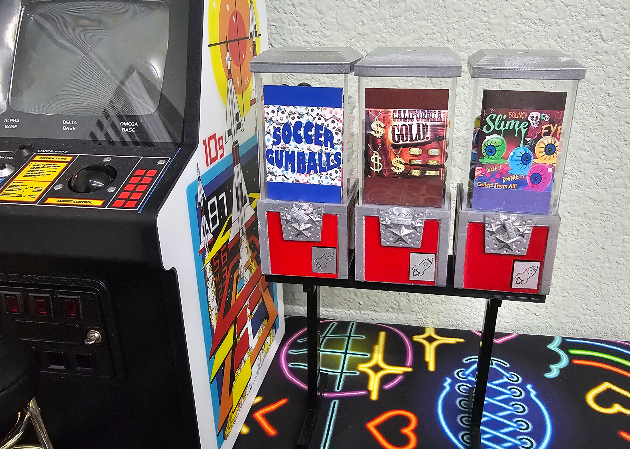 1:6 Scale Gumball / Prize Machine for 12" Figures. Scaled to Replicade / Barbie  8 Inches Tall