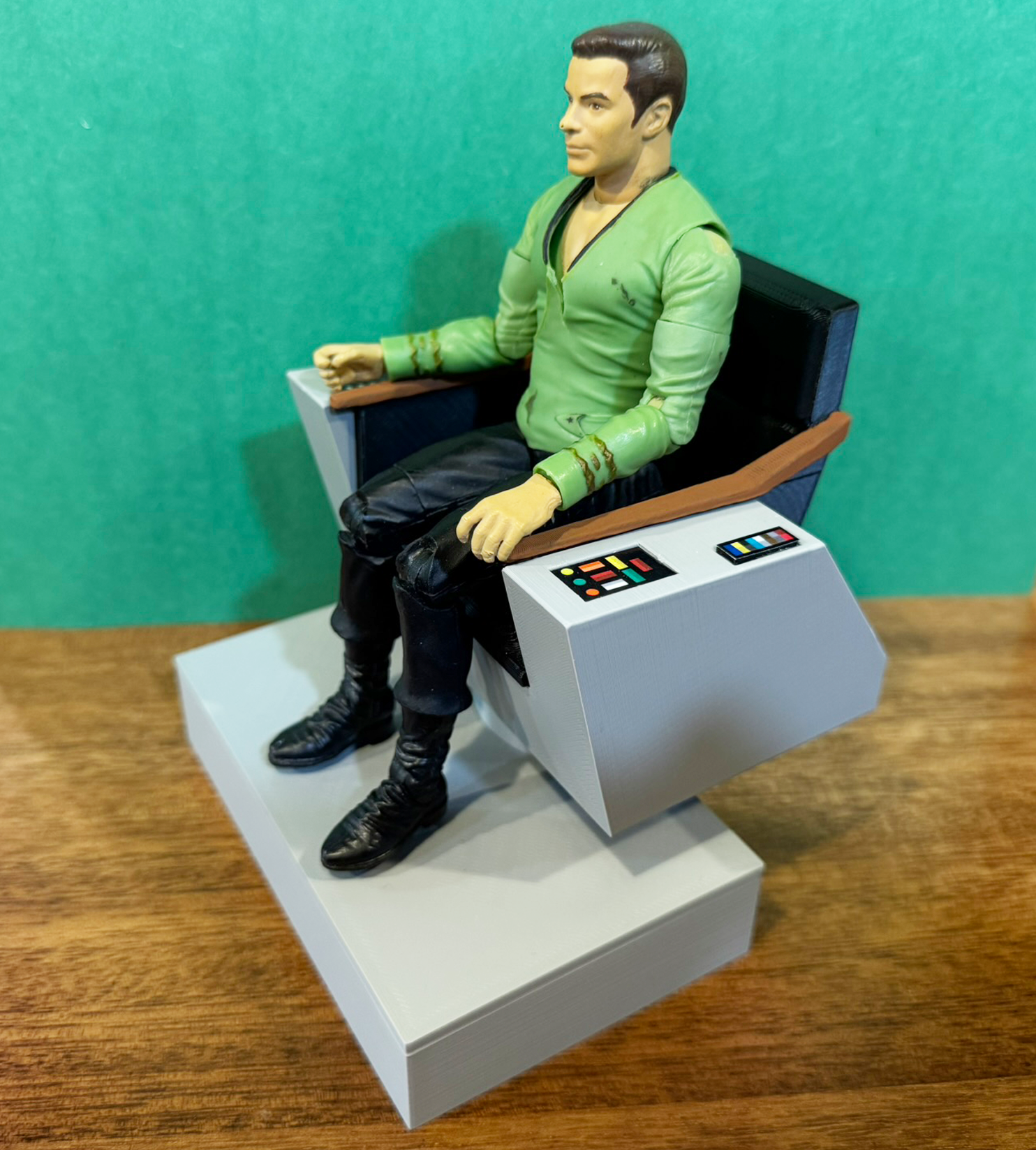 Lighted 1:10 Scale TOS Kirk / Archer Command Chair Displays with 7 Inch / Nacelle Figures