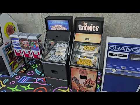 Sixth / 1:6 Scale Functional Coin Pusher. Displays with Replicade / New Wave Toys **See Drop Down Menu**