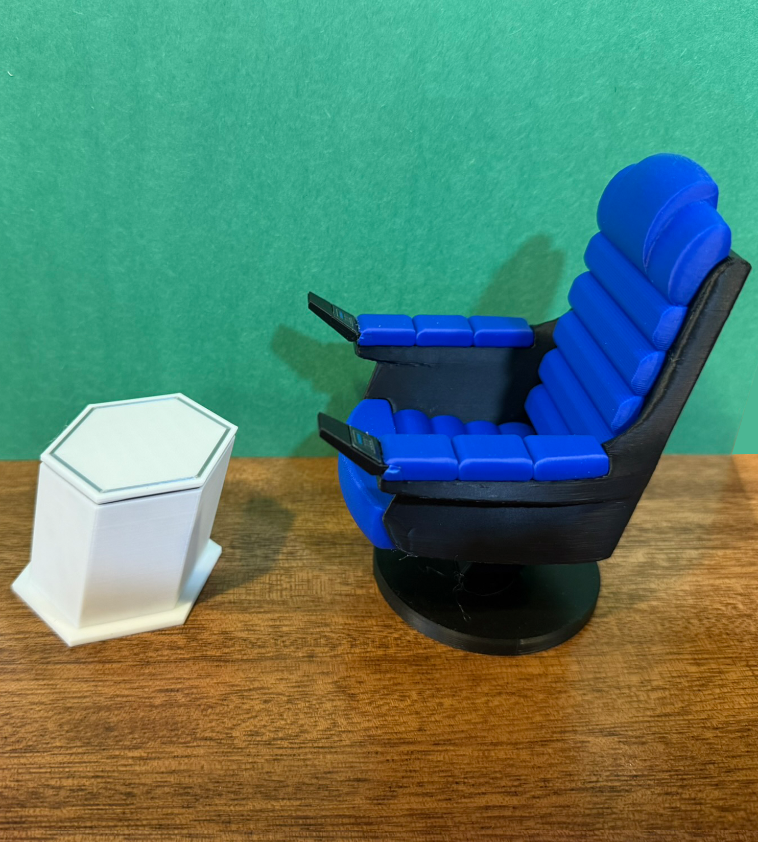 Sulu Captain Chair w Tea Table. Display w Trek Nacelle & 1:10th / 7 Inch figures