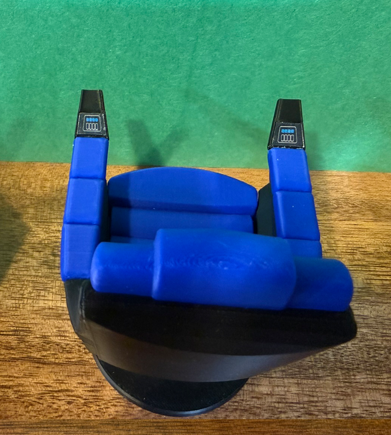 Sulu Captain Chair w Tea Table. Display w Trek Nacelle & 1:10th / 7 Inch figures