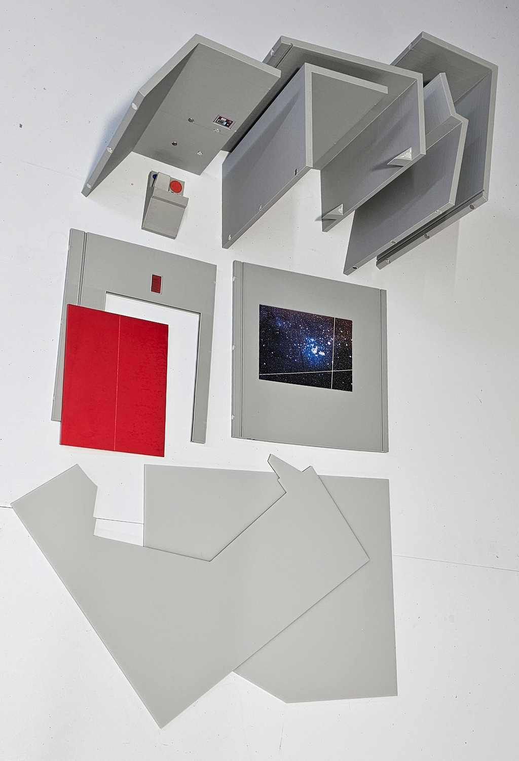 Walls for your 1:14 Scaled Transporter Chamber. Displays with 4.75 Inch Figures